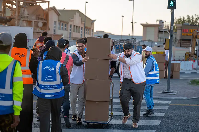 UAE motorists thank volunteers for providing iftar meals to drivers caught in traffic